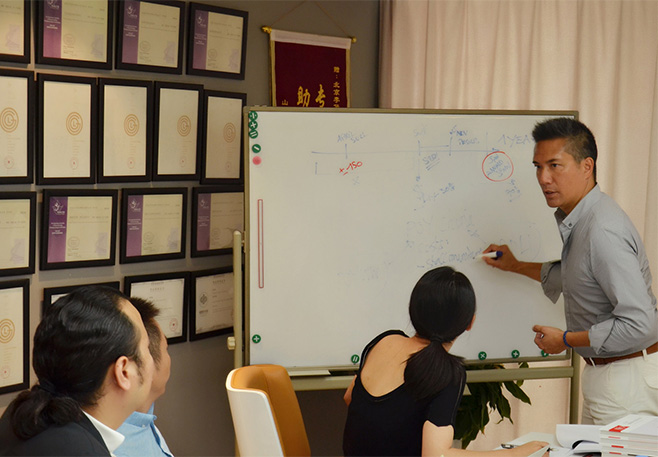 6新聞-09法國POY公司總裁Philippe-到訪李華清設計_12